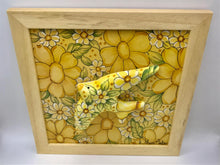 Carregar imagem no visualizador da galeria, Andorinha, Pintura, Azulejo, Decoração, Amarelo, Margaridas, Andorinha de cerâmica, Andorinha Portuguesa, pintura em azulejo, Cerâmica, Quadro