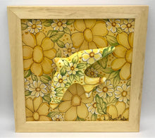 Carregar imagem no visualizador da galeria, Andorinha, Pintura, Azulejo, Decoração, Amarelo, Margaridas, Andorinha de cerâmica, Andorinha Portuguesa, pintura em azulejo, Cerâmica, Quadro