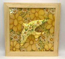Carregar imagem no visualizador da galeria, Andorinha, Pintura, Azulejo, Decoração, Amarelo, Margaridas, Andorinha de cerâmica, Andorinha Portuguesa, pintura em azulejo, Cerâmica, Quadro