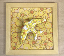 Carregar imagem no visualizador da galeria, Andorinha, Pintura, Azulejo, Decoração, Amarelo, Margaridas, Andorinha de cerâmica, Andorinha Portuguesa, pintura em azulejo, Cerâmica, Quadro