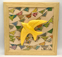 Carregar imagem no visualizador da galeria, Andorinha, Pintura, Azulejo, Decoração, banderolas, banderinhas, São João, Festa Junina, Popular, amarelo, quadro de andorinha, arte, pintura em azulejo