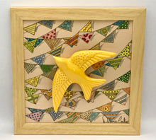 Carregar imagem no visualizador da galeria, Andorinha, Pintura, Azulejo, Decoração, banderolas, banderinhas, São João, Festa Junina, Popular, amarelo, quadro de andorinha, arte, pintura em azulejo