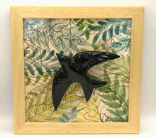 Carregar imagem no visualizador da galeria, Andorinha, Pintura, Azulejo, Decoração, folhagem, natureza, pintura em azulejo, andorinha portuguesa, pintura em cerâmica, quadro de andorinha, quadro,