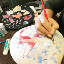 Carregar imagem no visualizador da galeria, Jarra de Cerâmica Carpa 24 x 28 x 5,5 cm