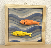 Carregar imagem no visualizador da galeria, Quadrinho de azulejo com mini sardinhas de cerâmica