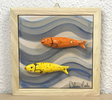 Carregar imagem no visualizador da galeria, Quadrinho de azulejo com mini sardinhas de cerâmica