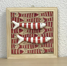Carregar imagem no visualizador da galeria, Quadrinho de azulejo com mini sardinhas de cerâmica