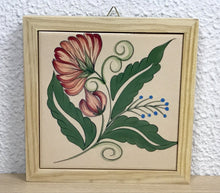 Carregar imagem no visualizador da galeria, Quadro de azulejo Clássico, pintado á mão, com moldura de madeira