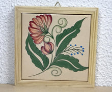 Carregar imagem no visualizador da galeria, Quadro de azulejo Clássico, pintado á mão, com moldura de madeira
