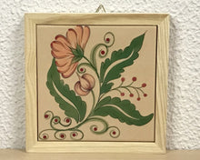 Carregar imagem no visualizador da galeria, Quadro de azulejo Clássico, pintado á mão, com moldura de madeira