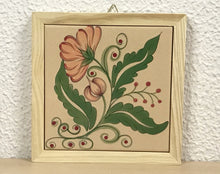 Carregar imagem no visualizador da galeria, Quadro de azulejo Clássico, pintado á mão, com moldura de madeira