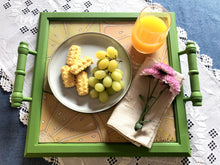 Carregar imagem no visualizador da galeria, Bandeja de Madeira com azulejos pintados à mão - Citricos - 42 x 37cm
