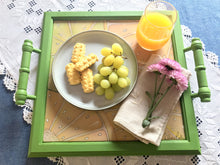Carregar imagem no visualizador da galeria, Bandeja de Madeira com azulejos pintados à mão - Citricos - 42 x 37cm