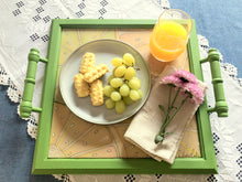 Carregar imagem no visualizador da galeria, Bandeja de Madeira com azulejos pintados à mão - Citricos - 42 x 37cm