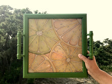 Carregar imagem no visualizador da galeria, Bandeja de Madeira com azulejos pintados à mão - Citricos - 42 x 37cm