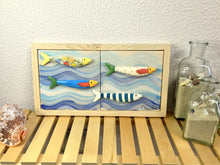 Carregar imagem no visualizador da galeria, Quadro cardume de mini sardinhas 18 x 33 x 1,7cm