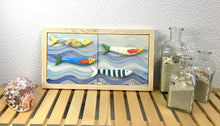 Carregar imagem no visualizador da galeria, Quadro cardume de mini sardinhas 18 x 33 x 1,7cm