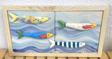 Carregar imagem no visualizador da galeria, Quadro cardume de mini sardinhas 18 x 33 x 1,7cm