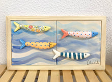 Carregar imagem no visualizador da galeria, Quadro cardume de mini sardinhas 18 x 33 x 1,7cm