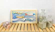 Carregar imagem no visualizador da galeria, Quadro cardume de mini sardinhas 18 x 33 x 1,7cm