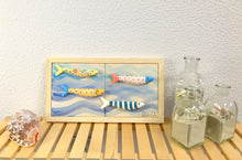 Carregar imagem no visualizador da galeria, Quadro cardume de mini sardinhas 18 x 33 x 1,7cm