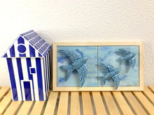 Carregar imagem no visualizador da galeria, Quadro Azulejos- Céu de Andorinhas - 18x33x5cm