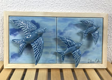 Carregar imagem no visualizador da galeria, Quadro Azulejos- Céu de Andorinhas - 18x33x5cm