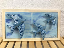 Carregar imagem no visualizador da galeria, Quadro Azulejos- Céu de Andorinhas - 18x33x5cm