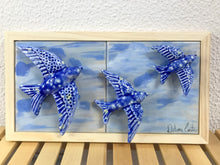 Carregar imagem no visualizador da galeria, Quadro Azulejos- Céu de Andorinhas - 18x33x5cm