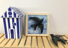 Carregar imagem no visualizador da galeria, Mini Quadrinho de Azulejo com Andorinha, 18x18cm