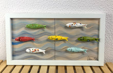 Carregar imagem no visualizador da galeria, Quadro cardume com 7 mini sardinhas 23,5x 43,5cm