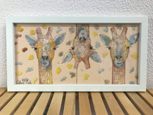 Carregar imagem no visualizador da galeria, Quadro de Azulejo, Pintado à Mão, com Moldura, Pintura Original, Girafas Coloridas, Pop Art, Decoração, Arte para Pendura, Quadro divertido
