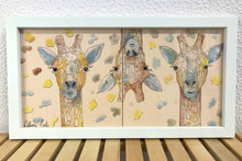 Carregar imagem no visualizador da galeria, Quadro de Azulejo, Pintado à Mão, com Moldura, Pintura Original, Girafas Coloridas, Pop Art, Decoração, Arte para Pendura, Quadro divertido