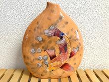 Carregar imagem no visualizador da galeria, Jarra de Cerâmica Carpa 24 x 28 x 5,5 cm