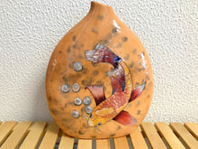 Carregar imagem no visualizador da galeria, Jarra de Cerâmica Carpa 24 x 28 x 5,5 cm