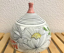 Carregar imagem no visualizador da galeria, Pote de cerâmica com tampa