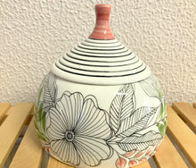 Carregar imagem no visualizador da galeria, Pote de cerâmica com tampa