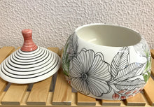 Carregar imagem no visualizador da galeria, Pote de cerâmica com tampa