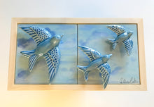 Carregar imagem no visualizador da galeria, Quadro Azulejos- Céu de Andorinhas - 18x33x5cm