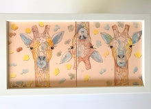 Carregar imagem no visualizador da galeria, Quadro de Azulejo, Pintado à Mão, com Moldura, Pintura Original, Girafas Coloridas, Pop Art, Decoração, Arte para Pendura, Quadro divertido