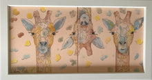 Carregar imagem no visualizador da galeria, Quadro de Azulejo, Pintado à Mão, com Moldura, Pintura Original, Girafas Coloridas, Pop Art, Decoração, Arte para Pendura, Quadro divertido
