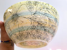 Carregar imagem no visualizador da galeria, Tigela Grande de cerâmica pintada à mão - Floral