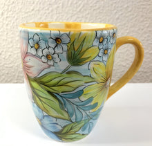 Carregar imagem no visualizador da galeria, Caneca floral de Cerâmica, pintada à mão