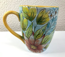 Carregar imagem no visualizador da galeria, Caneca floral de Cerâmica, pintada à mão