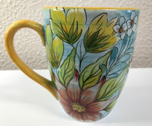 Carregar imagem no visualizador da galeria, Caneca floral de Cerâmica, pintada à mão
