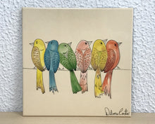 Carregar imagem no visualizador da galeria, Quadro Azulejo 20cm, pintado à mão, tema varal de pássaros, colorido, quadro decorativo, para penduarar, art, cerâmica