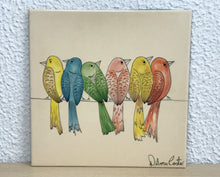 Carregar imagem no visualizador da galeria, Quadro Azulejo 20cm, pintado à mão, tema varal de pássaros, colorido, quadro decorativo, para penduarar, art, cerâmica