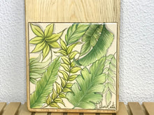 Carregar imagem no visualizador da galeria, Tábua de Madeira com Azulejo 50x22cm