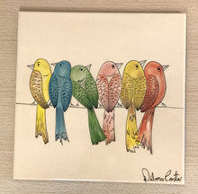 Carregar imagem no visualizador da galeria, Quadro Azulejo 20cm, pintado à mão, tema varal de pássaros, colorido, quadro decorativo, para penduarar, art, cerâmica