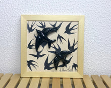Carregar imagem no visualizador da galeria, Quadro Azulejo e Andorinhas, Clássica- 24x24cm